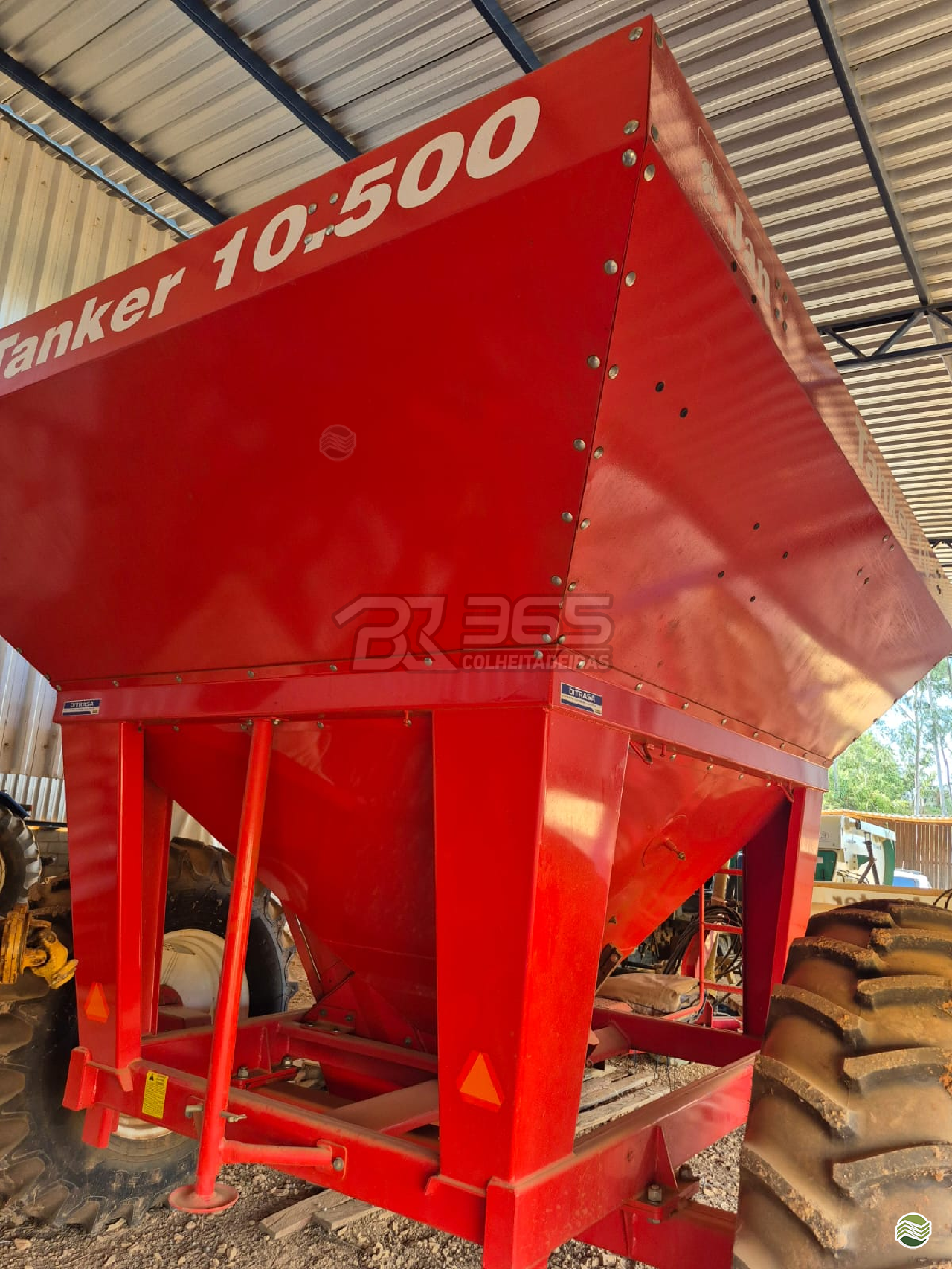 IMPLEMENTOS AGRICOLAS CARRETA BAZUKA GRANELEIRA 10500 BR 365 Colheitadeiras PATROCINIO MINAS GERAIS MG